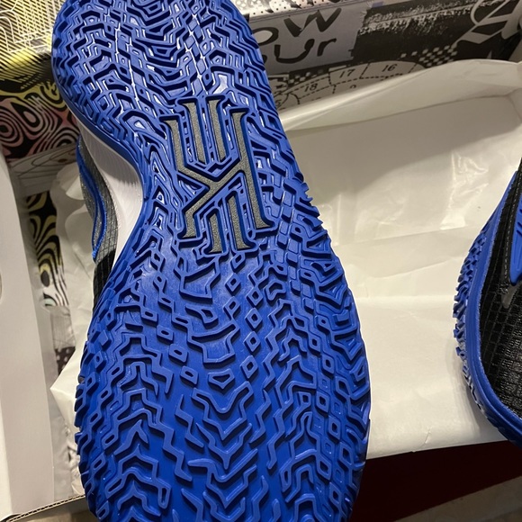 Nike Kyrie Low 4 TB Men’s Shoe - Picture 3 of 5